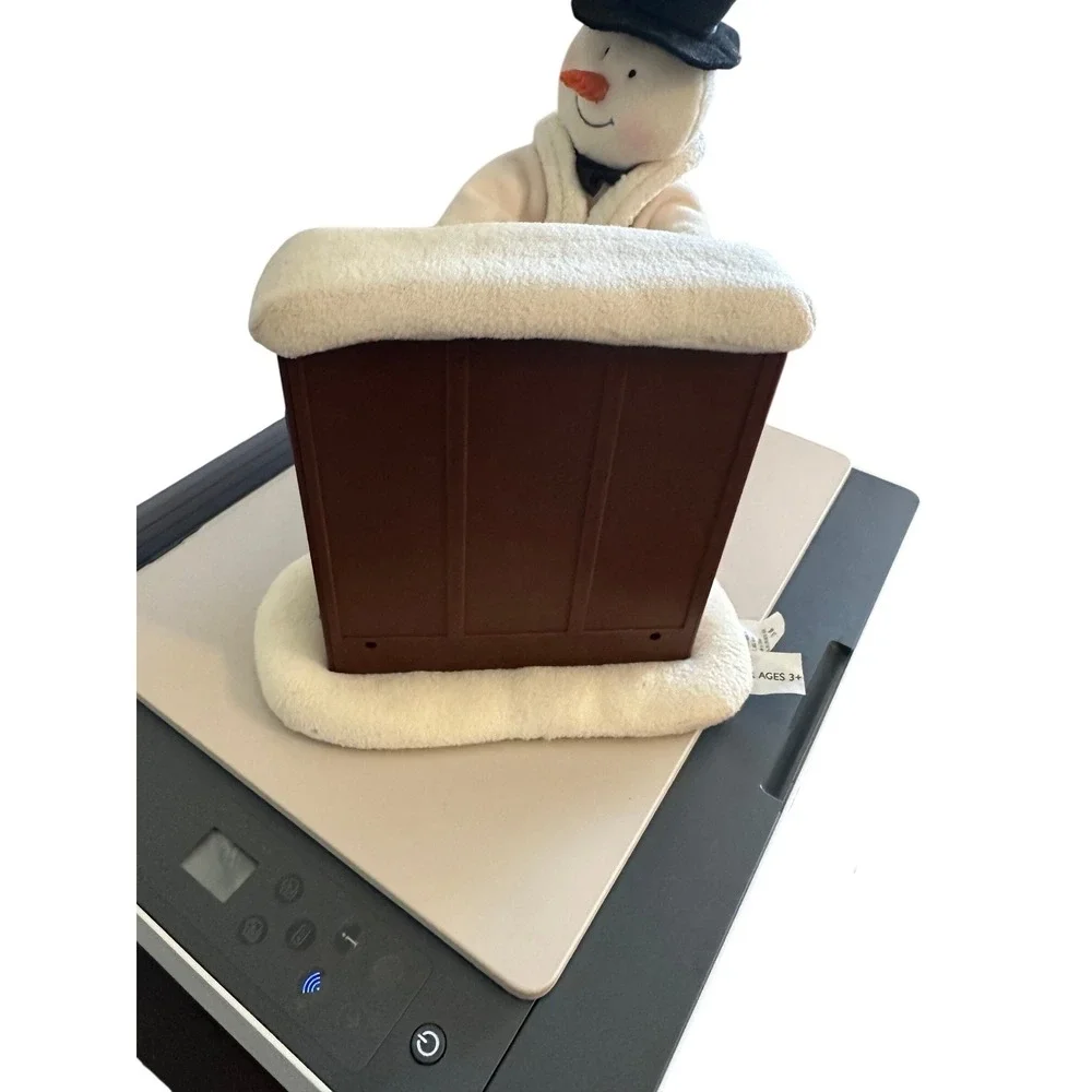 Hallmark Snowman Plush with Gift‎ Holiday Christmas Decor 5234